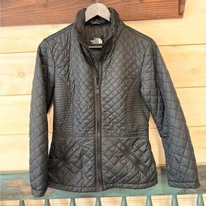 The North Face Women's Black Quilted Puffer Jacket medium fits like small